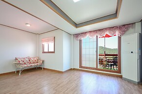 Ganghwa Punggyung Gryujineon zip Pension