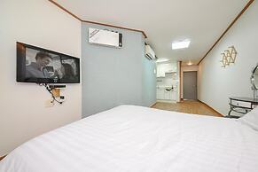 Ganghwa Punggyung Gryujineon zip Pension