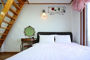 Ganghwa Punggyung Gryujineon zip Pension