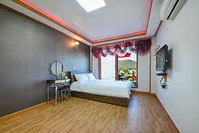 Ganghwa Punggyung Gryujineon zip Pension