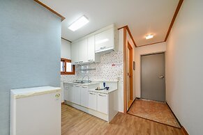 Ganghwa Punggyung Gryujineon zip Pension