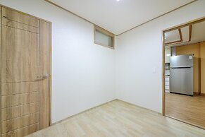 Ganghwa Punggyung Gryujineon zip Pension