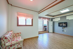 Ganghwa Punggyung Gryujineon zip Pension