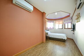 Ganghwa Punggyung Gryujineon zip Pension