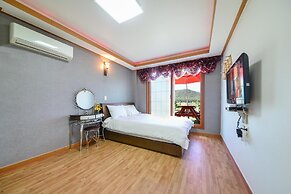 Ganghwa Punggyung Gryujineon zip Pension