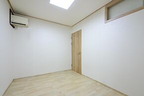 Ganghwa Punggyung Gryujineon zip Pension