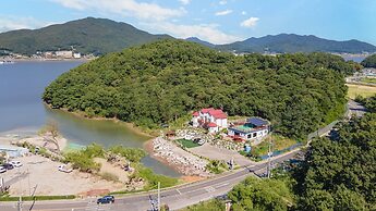 Ganghwa Punggyung Gryujineon zip Pension