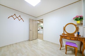 Ganghwa Punggyung Gryujineon zip Pension