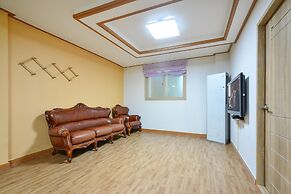 Ganghwa Punggyung Gryujineon zip Pension