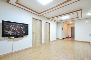 Ganghwa Punggyung Gryujineon zip Pension