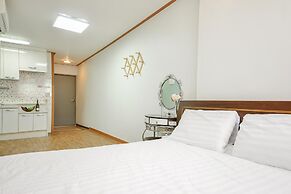 Ganghwa Punggyung Gryujineon zip Pension