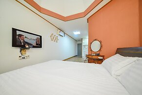 Ganghwa Punggyung Gryujineon zip Pension