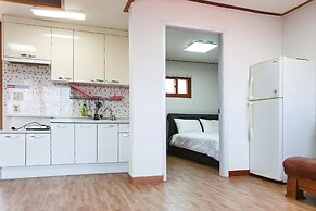 Ganghwa Punggyung Gryujineon zip Pension