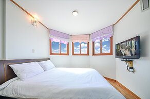 Ganghwa Punggyung Gryujineon zip Pension