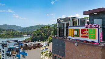 Nami Island Pig Dream Spa Pension