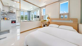 Nami Island Pig Dream Spa Pension