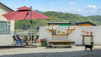 Nami Island Pig Dream Spa Pension