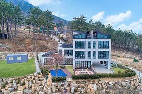 Yeosu Nochedelmar Pension