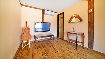 Gyeongju Hanokstay Hangbokhanzip