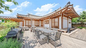 Gyeongju Hanokstay Hangbokhanzip