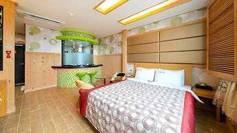 Yeosu King Pension Tel