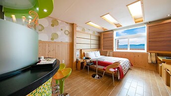 Yeosu King Pension Tel