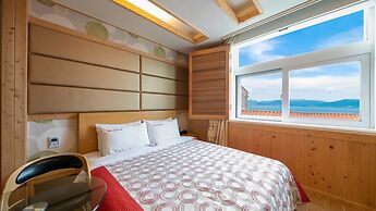 Yeosu King Pension Tel