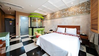Yeosu King Pension Tel