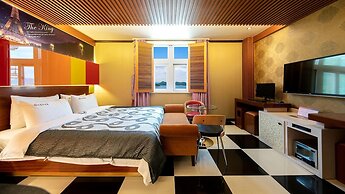 Yeosu King Pension Tel