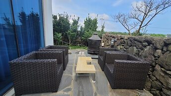 Seogwipo Dawa Pool Villa Pension