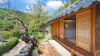 Gyeongju Seokgulam Pension