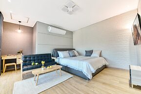 Sokcho Lasso Pool Villa Pension