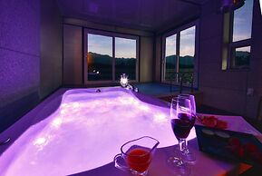 Sokcho Lasso Pool Villa Pension