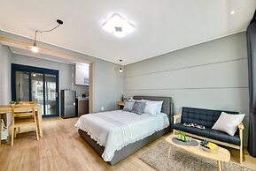 Sokcho Lasso Pool Villa Pension