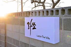 Sokcho Lasso Pool Villa Pension