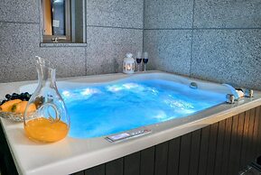 Sokcho Lasso Pool Villa Pension