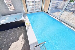 Sokcho Lasso Pool Villa Pension