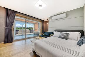 Sokcho Lasso Pool Villa Pension