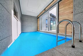 Sokcho Lasso Pool Villa Pension