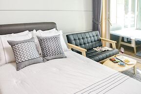 Sokcho Lasso Pool Villa Pension