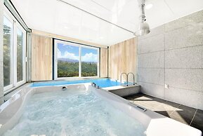 Sokcho Lasso Pool Villa Pension