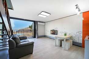 Gyeongju Hyu Plus Pension