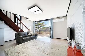 Gyeongju Hyu Plus Pension