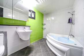 Gyeongju Hyu Plus Pension