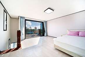 Gyeongju Hyu Plus Pension