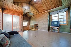 Gyeongju Hyu Plus Pension