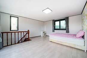 Gyeongju Hyu Plus Pension