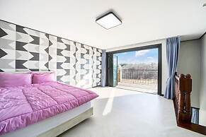 Gyeongju Hyu Plus Pension