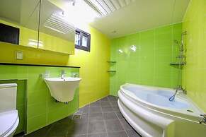 Gyeongju Hyu Plus Pension