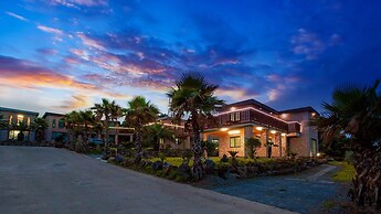 Seogwipo Sungsan Golden Village Pension